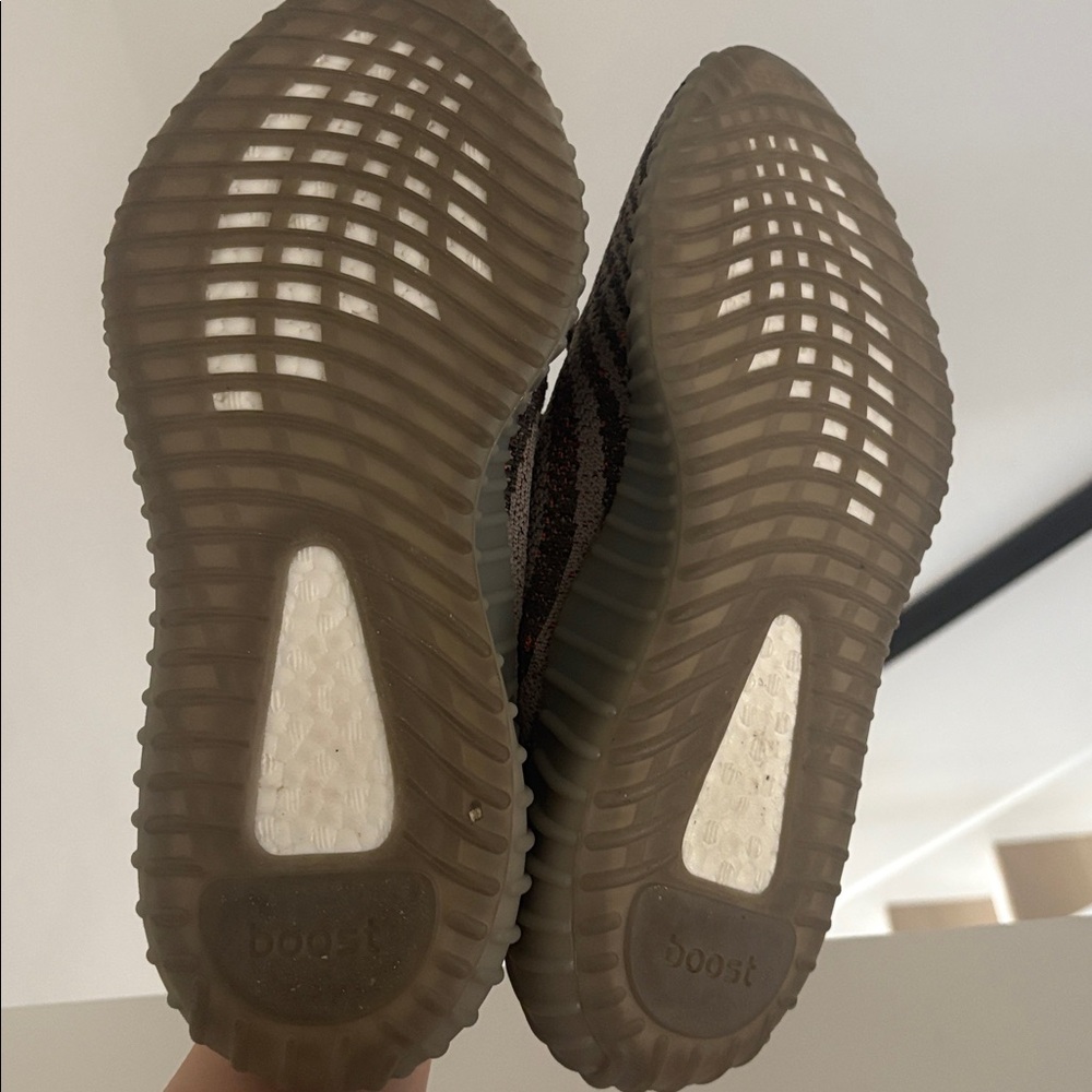 adidas Yeezy Boost 350 V2
Beluga Reflective - Picture 6 of 6